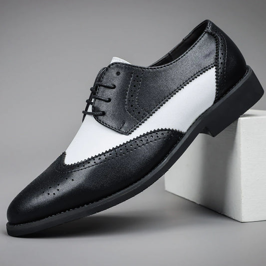 Vente chaude Chaussures formelles pour hommes chaussures de bureau noir marque masculine fashion brogue hommes de mariage pointeur de mariage chaussure en cuir lacée