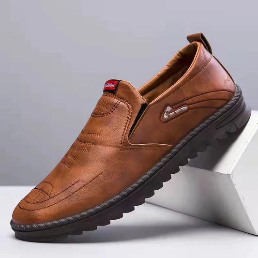 Nuevos zapatos casuales para hombres Slip-on suave suela transpirable zapatos de conducción plana poco profunda zapatos de cuero para hombres mocasines para hombres