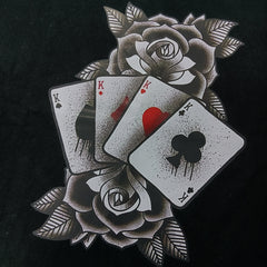 M.o.i uomini che giocano a carta per le carte tee