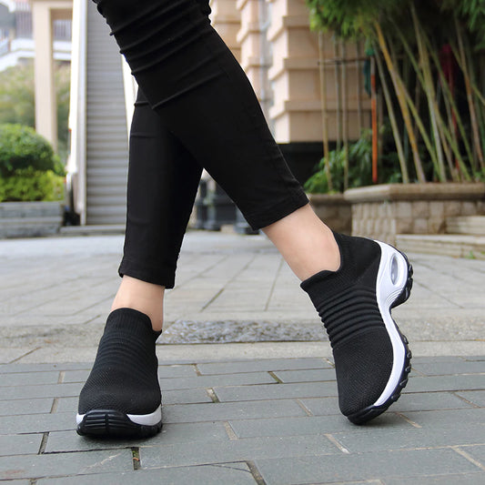 Chaussures de course à cale de plate-forme noire féminine