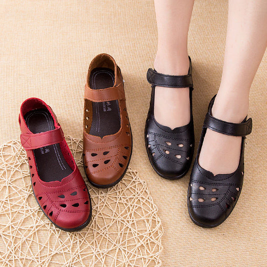 Hollow Soft Bottom Mother Sandals Summer cómodos zapatos de mujer de fondo plano y plano zapatos de cuero huecos para personas de mediana edad y ancianos