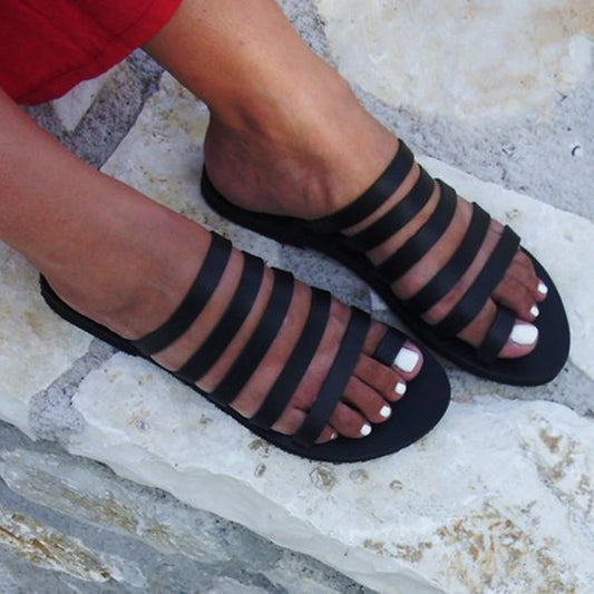 Czarne sandały z otwartymi palcami kobiety wydrążone w jednym uderzeniu proste wygodne kapcie damskie niskie obcasy miękkie dno retro rzymskie buty rozmiar 46