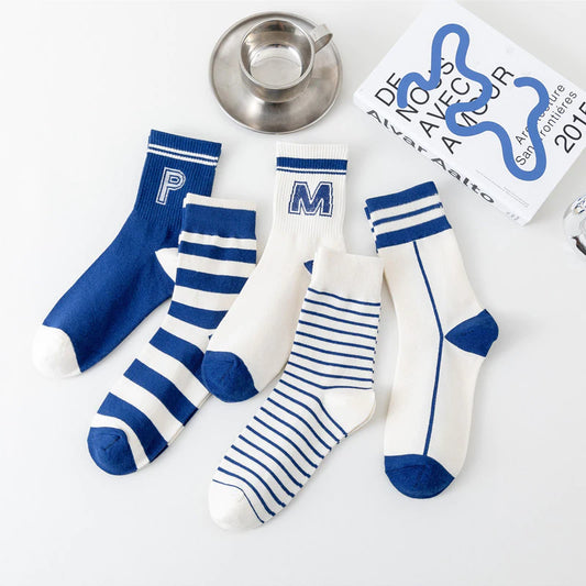 Marineblaue Socken Frauen mit mittlerer Röhren gestreiftes trendige Socken Brief lässige Baumwollsocken Männer und Frauen Paar Socken