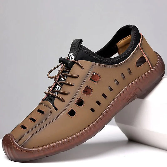 Zapatos de cuero transpirable huecos con saliendo de hombre bajo un taburete casual con zapatos suaves de frijoles inferiores